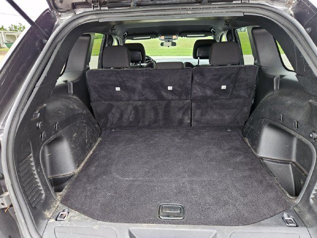 Used 2021 Jeep Grand Cherokee Laredo AWD/4WD image 23