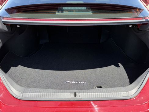 Used 2019 Toyota Avalon XLE w/ Carpet Mat Package FWD image 12