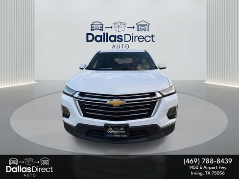 Used 2023 Chevrolet Traverse LT image 3
