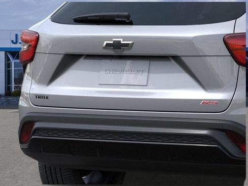 New 2026 Chevrolet Trax RS w/ Sunroof Package FWD image 14