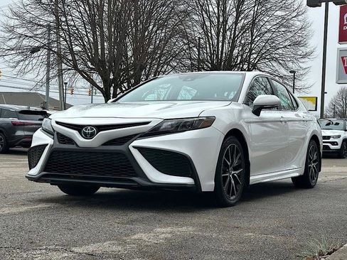Certified 2023 Toyota Camry SE image 1