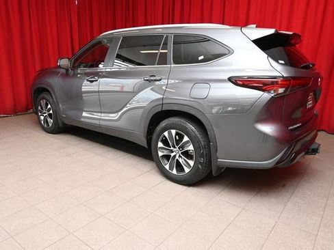 Certified 2025 Toyota Highlander XLE image 7