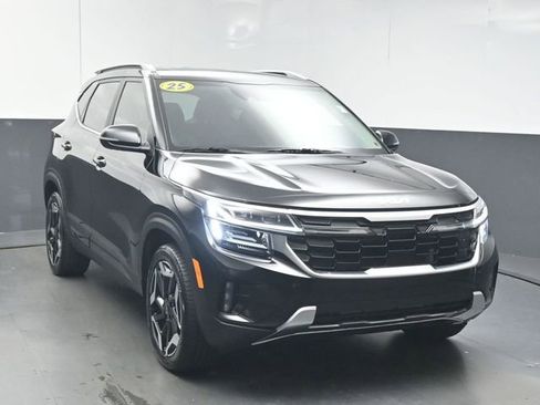 Used 2025 Kia Seltos SX w/ SX Sunroof Package AWD/4WD image 2