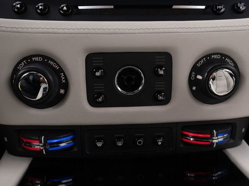 Certified 2018 Rolls-Royce Dawn RWD image 41