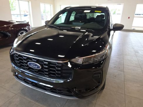 Used 2023 Ford Escape ST-Line w/ Tech Pack #1 AWD/4WD image 2