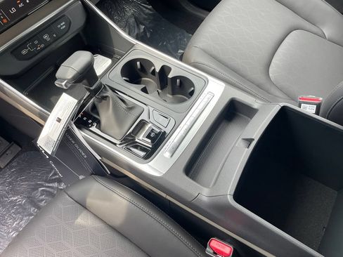 New 2027 Kia Carnival EX FWD image 9