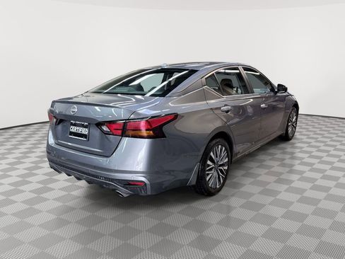 Used 2025 Nissan Altima 2.5 SV w/ SV Premium Package FWD image 3