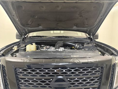 Used 2019 Nissan Titan SL w/ Midnight Edition AWD/4WD image 14