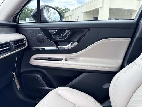 New 2026 Lincoln Corsair Premiere FWD image 22