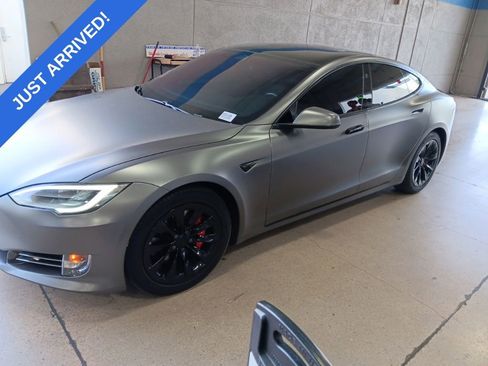Used 2019 Tesla Model S Performance image 1