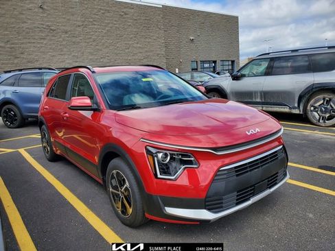 Certified 2025 Kia Niro EX FWD image 1
