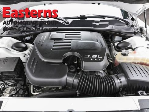 Used 2022 Dodge Challenger SXT RWD image 7
