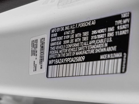 Used 2023 Porsche Cayenne Platinum Edition image 16