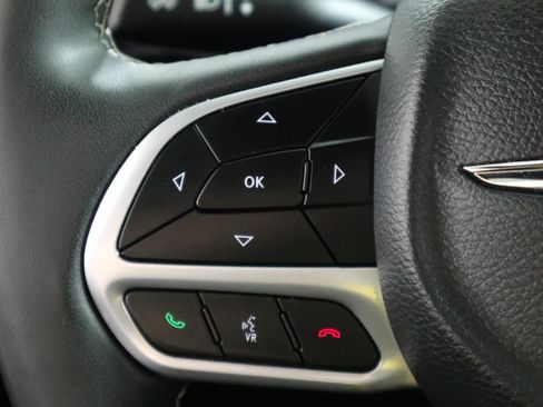 Used 2025 Chrysler Pacifica Select FWD image 28