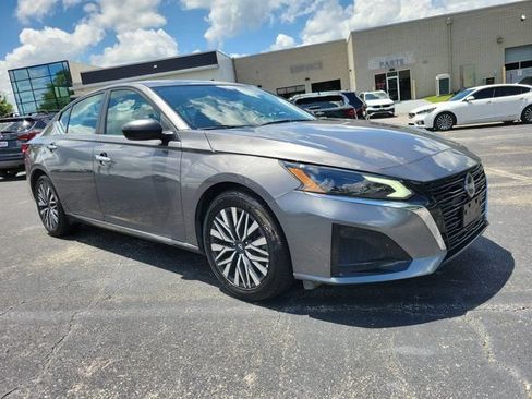 Used 2025 Nissan Altima 2.5 SV FWD image 25
