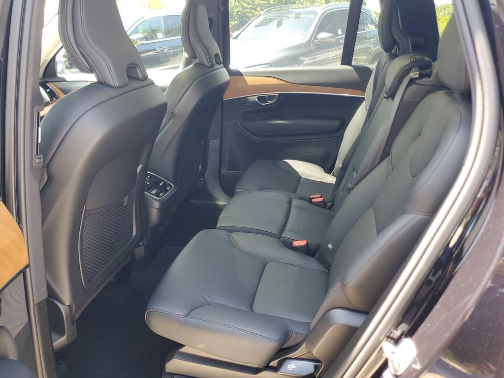 Certified 2024 Volvo XC90 B5 Plus w/ Protection Package Premier AWD/4WD image 11
