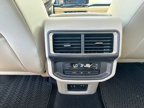 Used 2024 Volkswagen Atlas SE FWD image 19