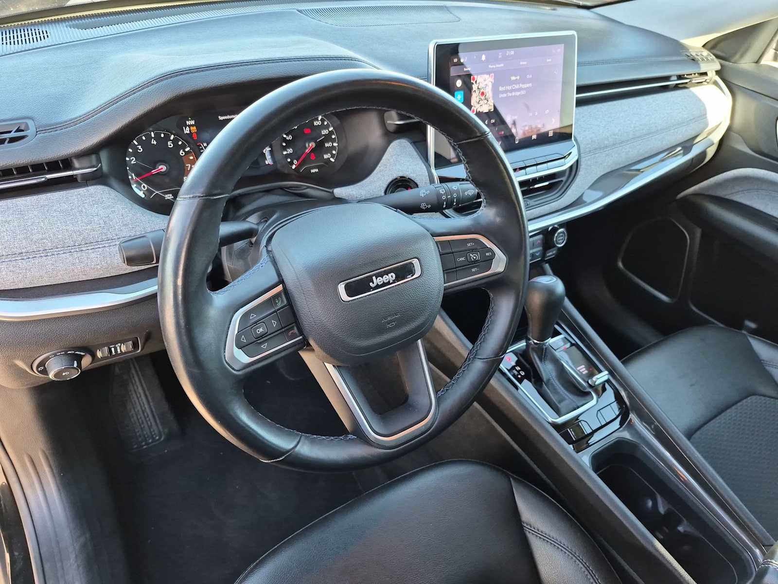 Used 2022 Jeep Compass Latitude w/ Convenience Group AWD/4WD image 2