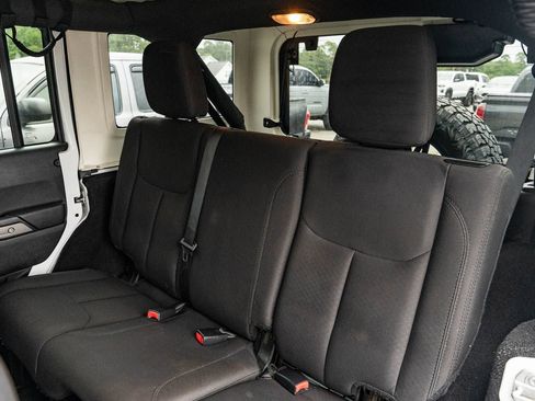 Used 2018 Jeep Wrangler Unlimited Sport S AWD/4WD image 19