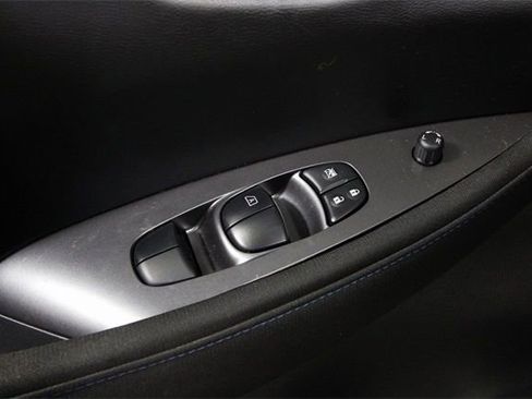 Used 2025 Nissan Leaf S FWD image 13