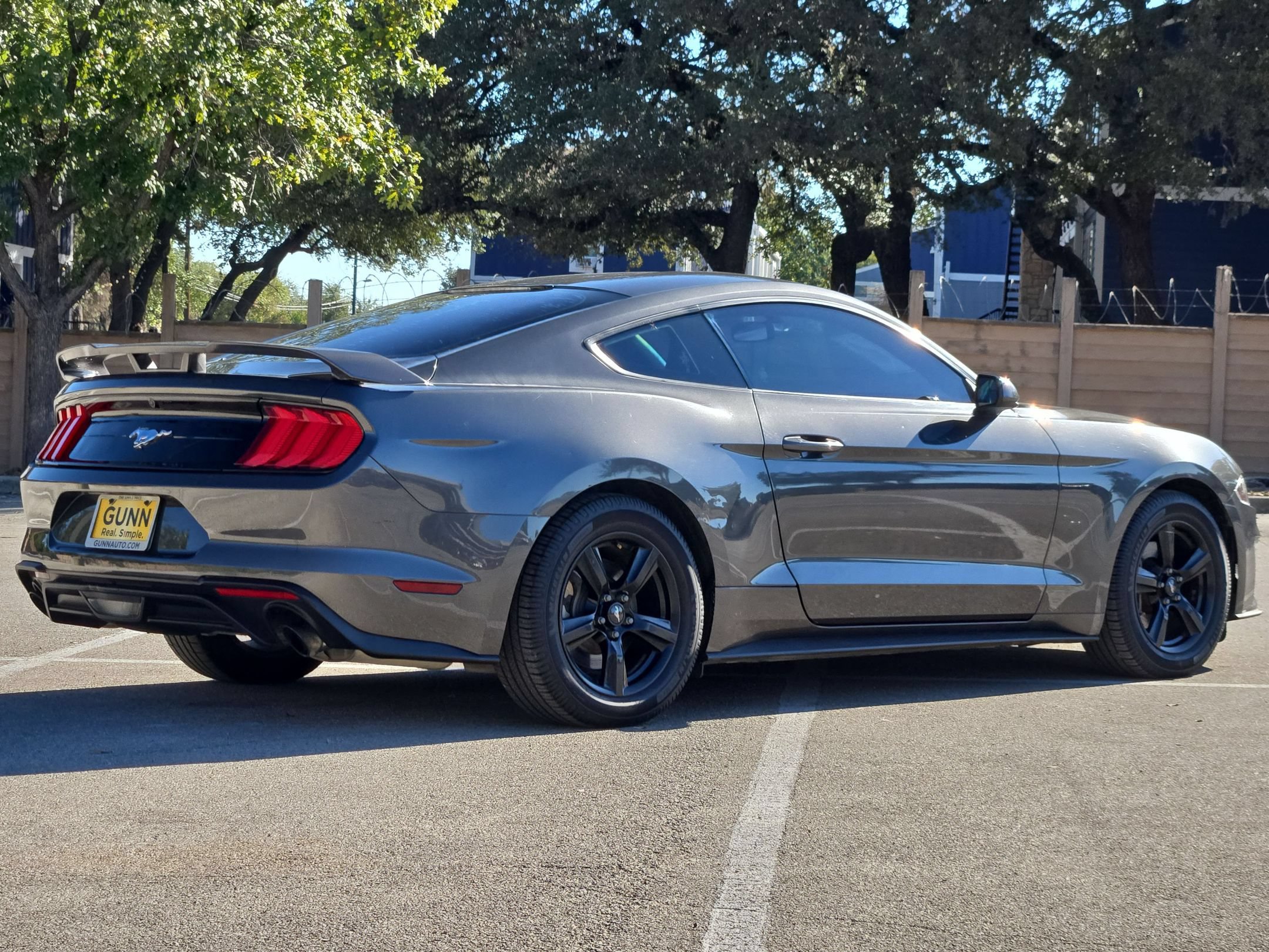 Used 2018 Ford Mustang Coupe RWD image 3