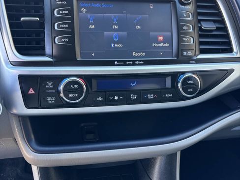 Used 2016 Toyota Highlander XLE image 12