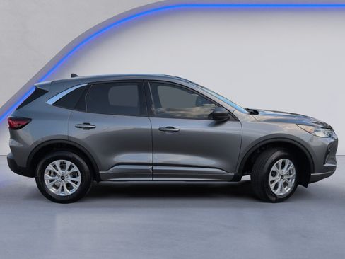 Used 2024 Ford Escape Active w/ Tech Pack #1 AWD/4WD image 3