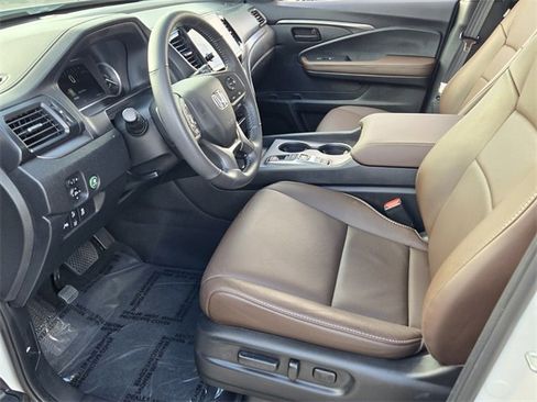 Used 2025 Honda Passport EX-L image 10