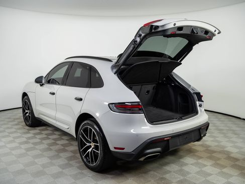 Certified 2023 Porsche Macan AWD/4WD image 32