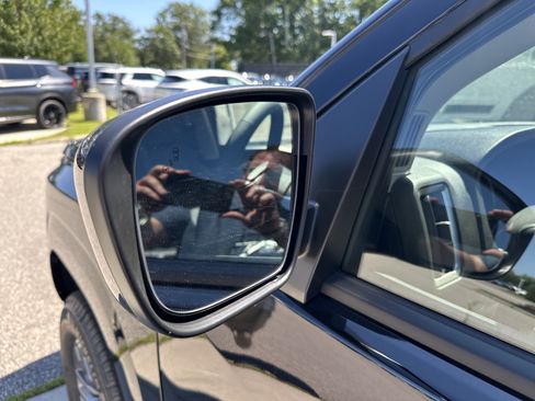 New 2026 Nissan Frontier SV w/ SV Convenience Package AWD/4WD image 13