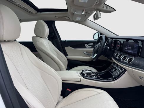 Used 2017 Mercedes-Benz E 300 4MATIC image 41