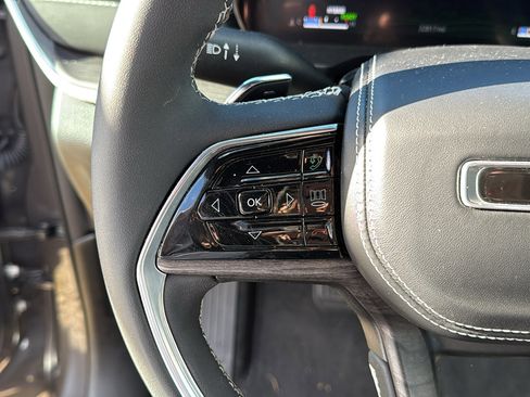 Used 2022 Jeep Grand Cherokee Overland image 16