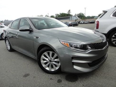 Used 2017 Kia Optima EX FWD image 3