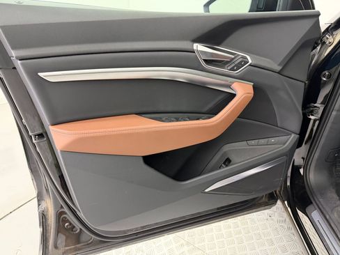 Used 2022 Audi e-tron Premium Plus w/ Premium Plus Package image 24