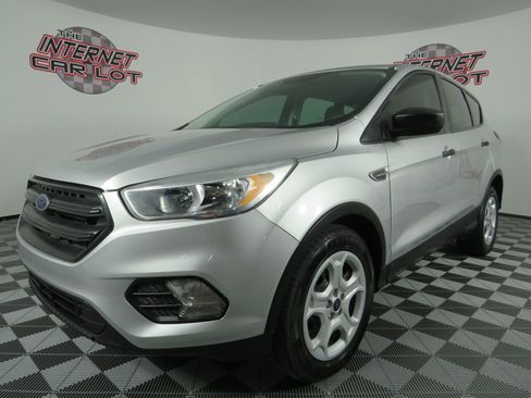 Used 2019 Ford Escape S image 3