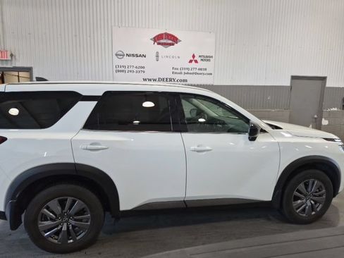 Certified 2025 Nissan Pathfinder S AWD/4WD image 2
