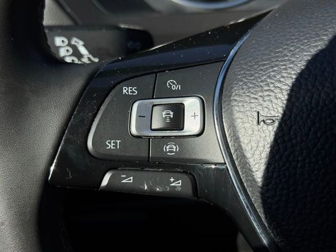 Used 2021 Volkswagen Tiguan SE image 27