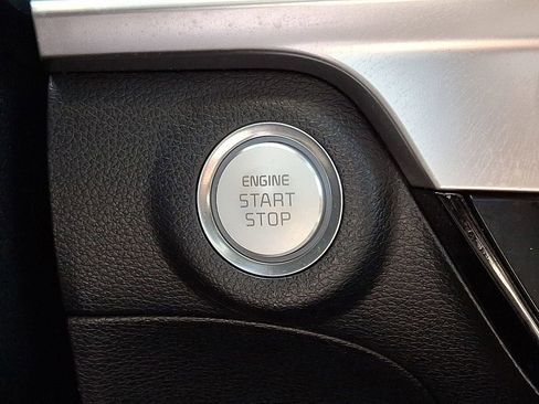 Used 2025 Kia Telluride EX w/ EX Captain's Chair Package FWD image 24