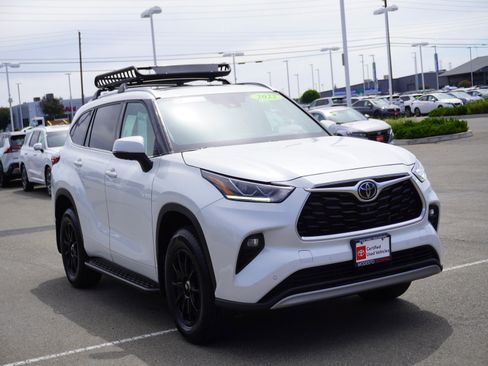 Used 2022 Toyota Highlander Platinum AWD/4WD image 1