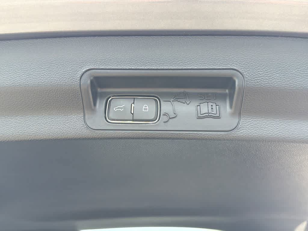 Certified 2024 Ford Explorer XLT AWD/4WD image 17