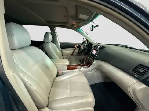 Used 2013 Toyota Highlander Limited image 30
