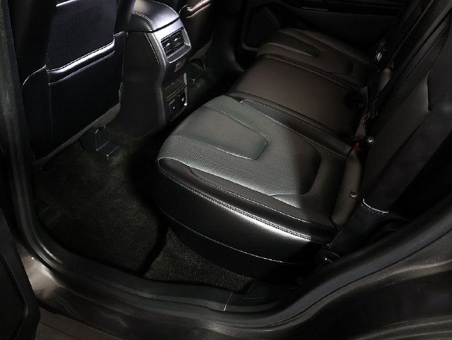 Used 2018 Ford Edge Titanium w/ Equipment Group 302A AWD/4WD image 28