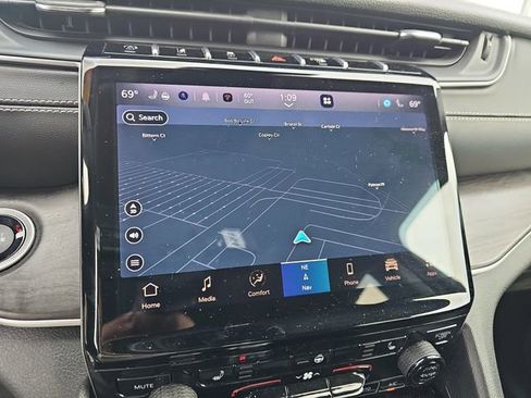 Used 2024 Jeep Grand Cherokee Limited image 23