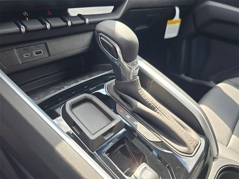 New 2025 Chevrolet Colorado LT w/ LT Convenience Package image 24