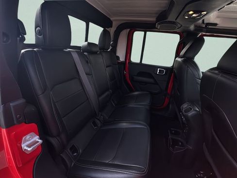 Used 2020 Jeep Gladiator Overland image 16
