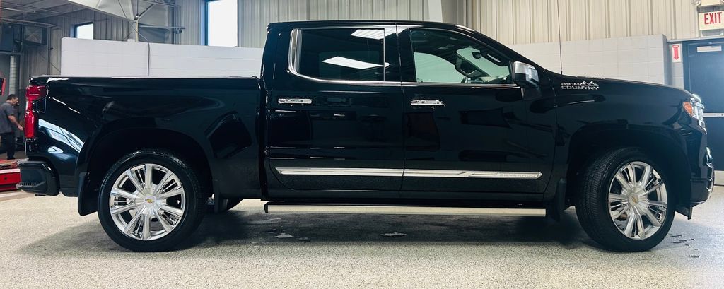 Used 2024 Chevrolet Silverado 1500 High Country w/ Technology Package AWD/4WD image 7