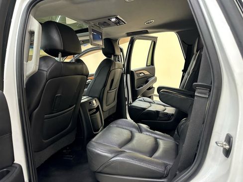 Used 2018 Cadillac Escalade Premium Luxury image 40