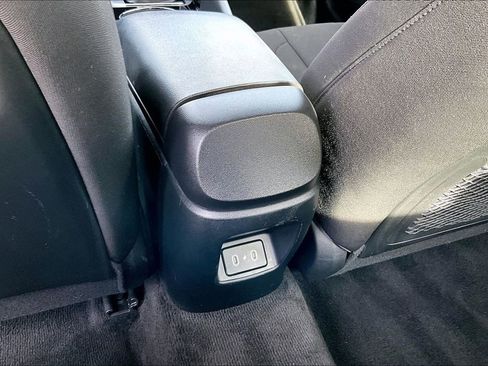 Used 2025 Hyundai Elantra SEL image 33