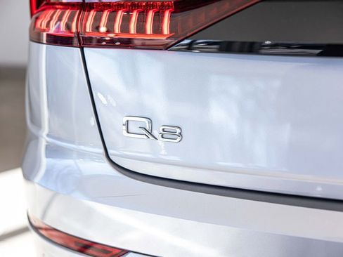 Used 2022 Audi Q8 Premium image 15