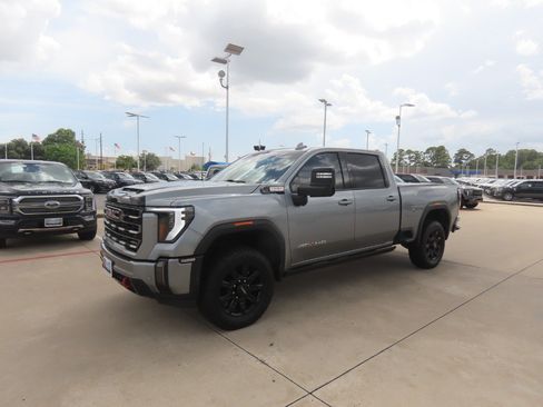 Used 2024 GMC Sierra 2500 AT4 AWD/4WD image 2